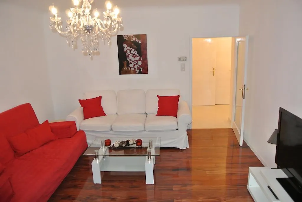 Apartment Paradies - U1 Station Altes Landgut location