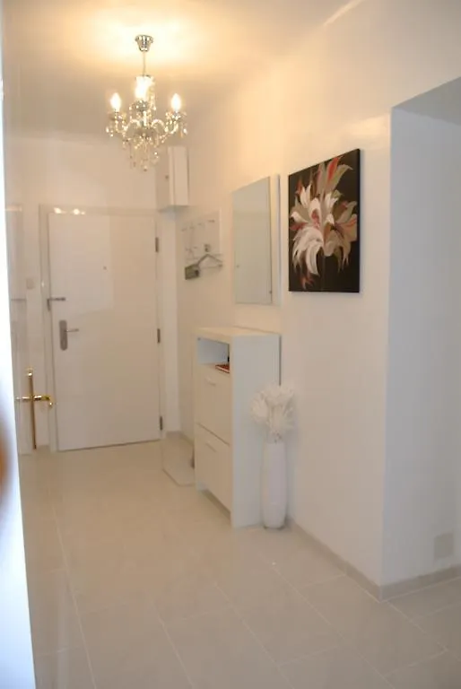 Apartment Paradies - U1 Station Altes Landgut Vienna 0*,  Austria