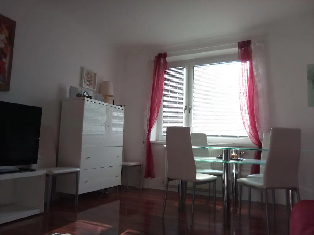 Apartment Paradies - U1 Station Altes Landgut Vienna Austria