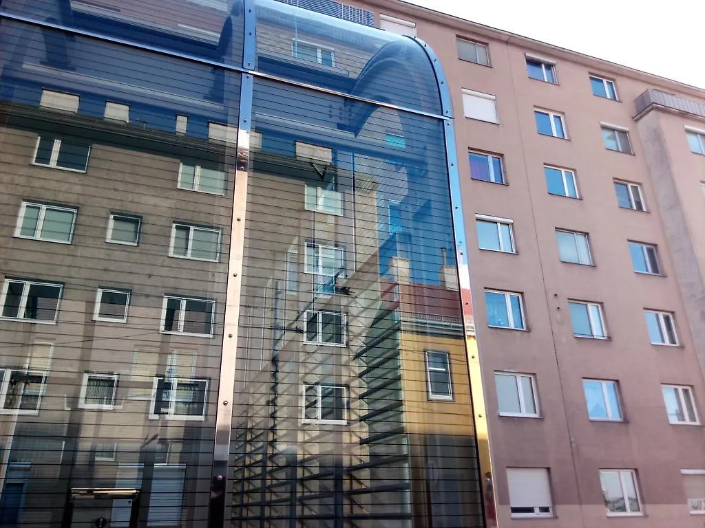 Apartment Paradies - U1 Station Altes Landgut Vienna 0*,